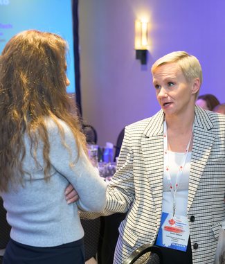 1-on-1 networking conversation